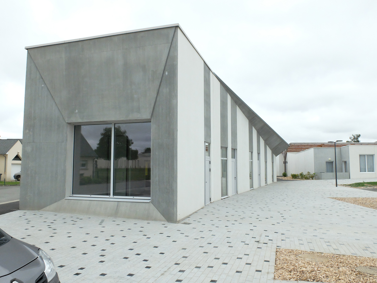 Construction d'une salle communale et de logements à Saint pierre la cour en Mayenne