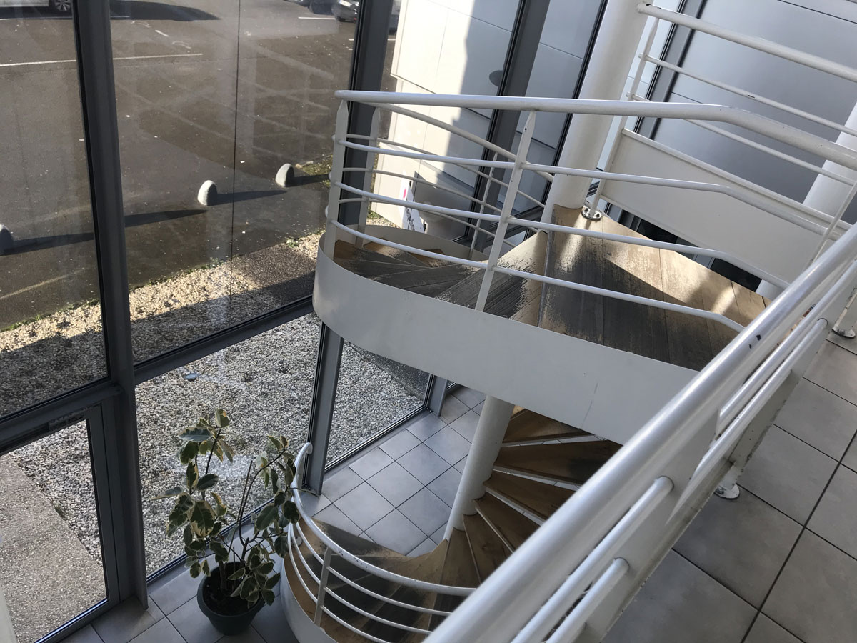Réhabilitation d'un centre commercial en centre d'appel à Laval